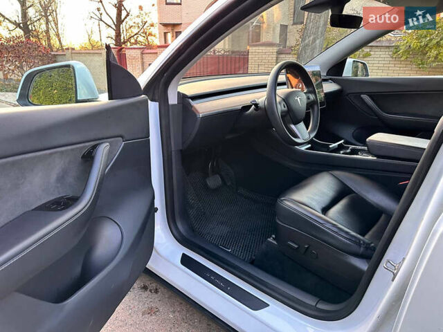 Белый Тесла Model Y, объемом двигателя 0 л и пробегом 116 тыс. км за 21700 $, фото 14 на Automoto.ua