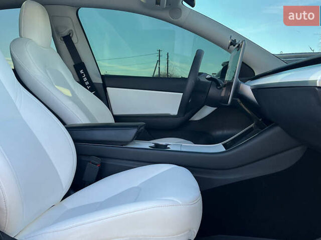 Белый Тесла Model Y, объемом двигателя 0 л и пробегом 73 тыс. км за 24800 $, фото 19 на Automoto.ua