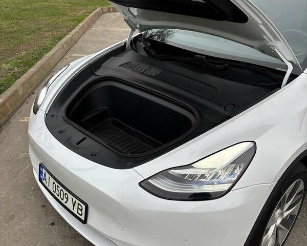 Білий Тесла Model Y, об'ємом двигуна 0 л та пробігом 70 тис. км за 28000 $, фото 10 на Automoto.ua