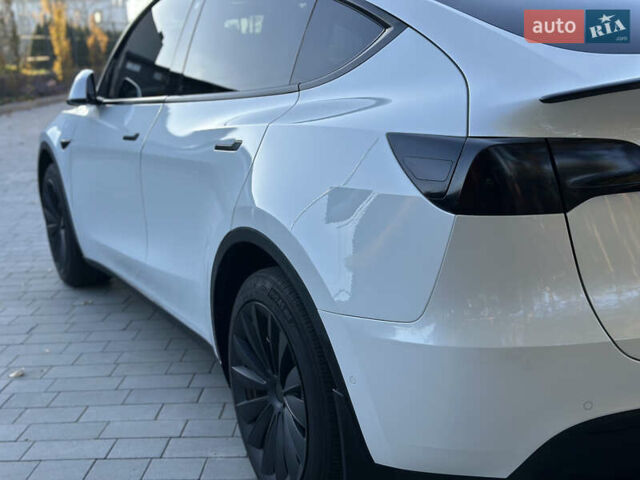 Белый Тесла Model Y, объемом двигателя 0 л и пробегом 118 тыс. км за 21700 $, фото 31 на Automoto.ua