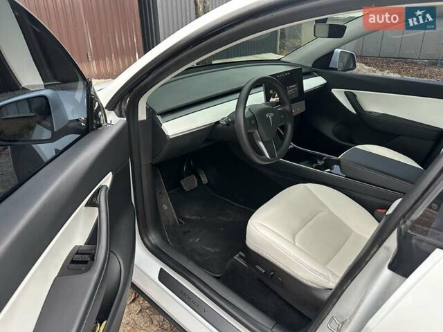 Белый Тесла Model Y, объемом двигателя 0 л и пробегом 116 тыс. км за 23500 $, фото 5 на Automoto.ua