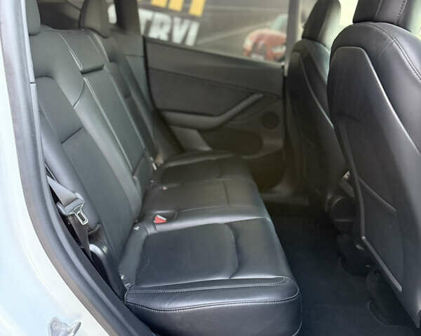 Білий Тесла Model Y, об'ємом двигуна 0 л та пробігом 100 тис. км за 21499 $, фото 20 на Automoto.ua