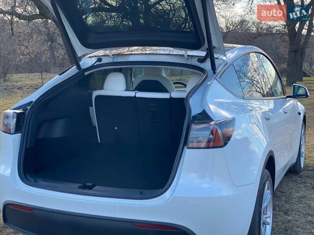 Белый Тесла Model Y, объемом двигателя 0 л и пробегом 30 тыс. км за 35000 $, фото 4 на Automoto.ua