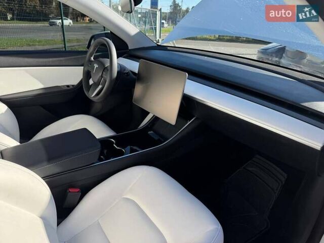 Білий Тесла Model Y, об'ємом двигуна 0 л та пробігом 123 тис. км за 15700 $, фото 20 на Automoto.ua