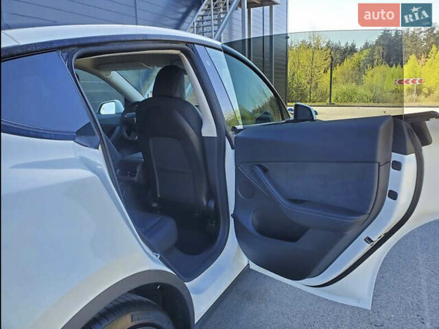 Белый Тесла Model Y, объемом двигателя 0 л и пробегом 9 тыс. км за 33333 $, фото 38 на Automoto.ua