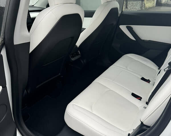 Белый Тесла Model Y, объемом двигателя 0 л и пробегом 120 тыс. км за 20500 $, фото 8 на Automoto.ua