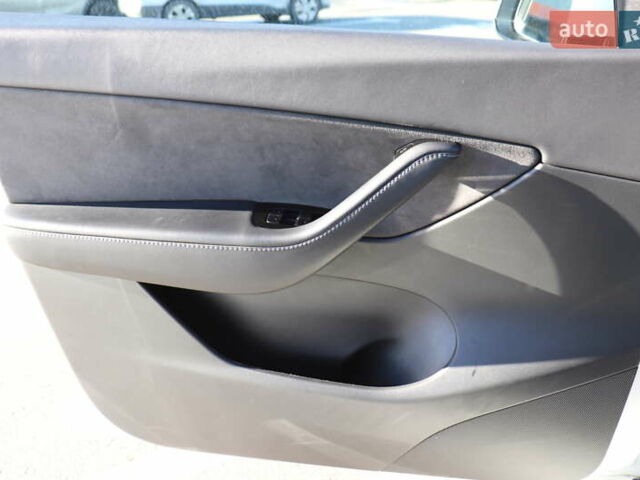 Белый Тесла Model Y, объемом двигателя 0 л и пробегом 162 тыс. км за 22500 $, фото 59 на Automoto.ua