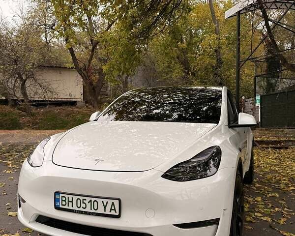 Белый Тесла Model Y, объемом двигателя 0 л и пробегом 28 тыс. км за 26300 $, фото 1 на Automoto.ua