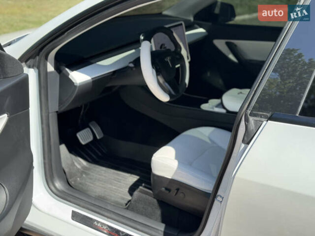Белый Тесла Model Y, объемом двигателя 0 л и пробегом 84 тыс. км за 28000 $, фото 12 на Automoto.ua