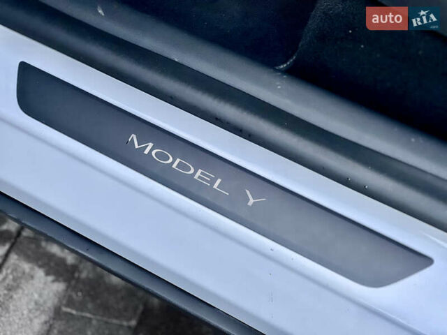 Белый Тесла Model Y, объемом двигателя 0 л и пробегом 57 тыс. км за 28500 $, фото 48 на Automoto.ua
