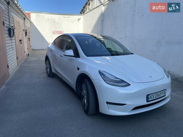 Белый Тесла Model Y, объемом двигателя 0 л и пробегом 114 тыс. км за 24000 $, фото 1 на Automoto.ua