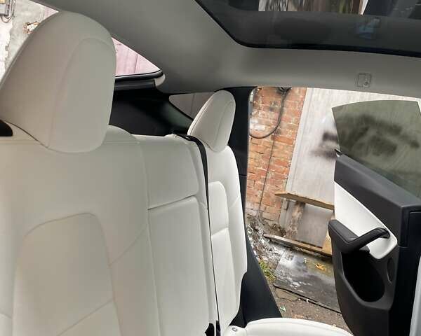 Білий Тесла Model Y, об'ємом двигуна 0 л та пробігом 21 тис. км за 19000 $, фото 54 на Automoto.ua