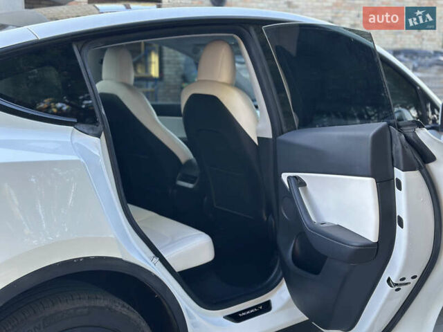 Белый Тесла Model Y, объемом двигателя 0 л и пробегом 118 тыс. км за 21700 $, фото 33 на Automoto.ua