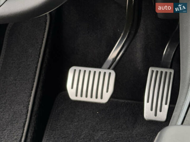 Белый Тесла Model Y, объемом двигателя 0 л и пробегом 77 тыс. км за 25000 $, фото 14 на Automoto.ua