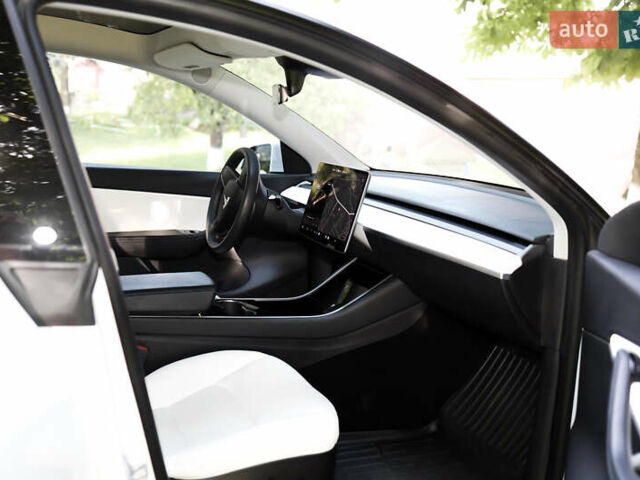 Білий Тесла Model Y, об'ємом двигуна 0 л та пробігом 105 тис. км за 20300 $, фото 11 на Automoto.ua