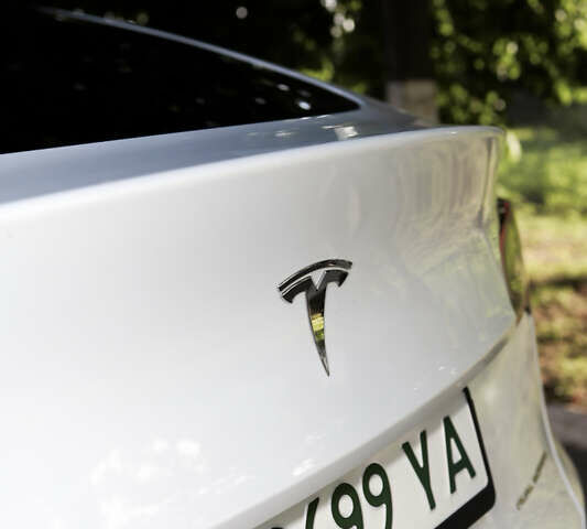 Білий Тесла Model Y, об'ємом двигуна 0 л та пробігом 105 тис. км за 20300 $, фото 5 на Automoto.ua
