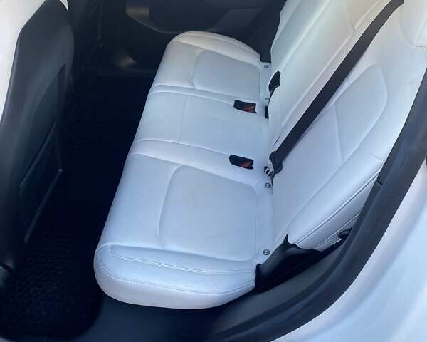 Белый Тесла Model Y, объемом двигателя 0 л и пробегом 21 тыс. км за 19500 $, фото 2 на Automoto.ua