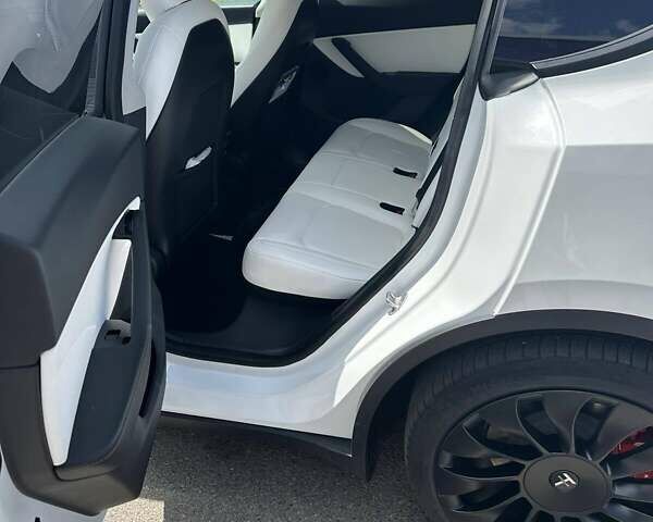 Тесла Model Y 2020 в Киеве на Automoto.ua Белый Тесла Model Y, объемом двигателя 0 л и пробегом 127 тыс. км за 24500 $, фото 4 на Automoto.ua