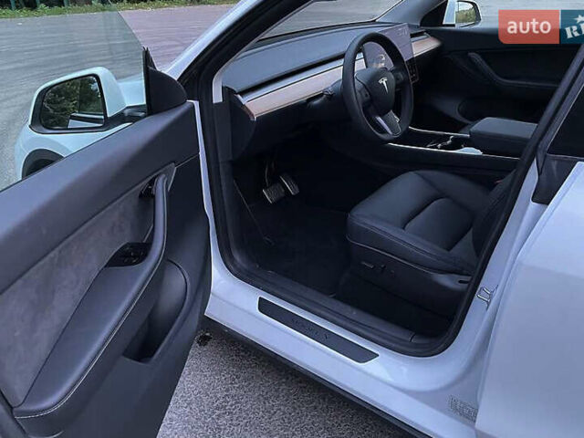 Белый Тесла Model Y, объемом двигателя 0 л и пробегом 45 тыс. км за 19500 $, фото 7 на Automoto.ua