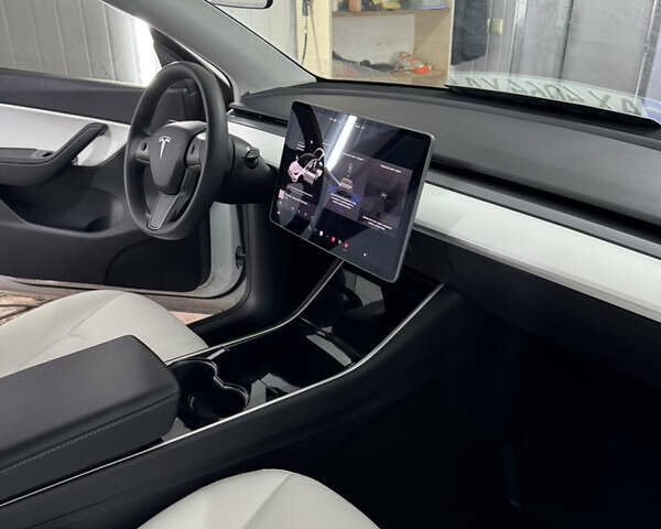 Белый Тесла Model Y, объемом двигателя 0 л и пробегом 120 тыс. км за 20500 $, фото 27 на Automoto.ua