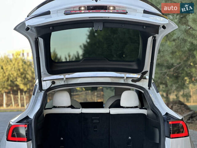 Белый Тесла Model Y, объемом двигателя 0 л и пробегом 118 тыс. км за 21700 $, фото 32 на Automoto.ua