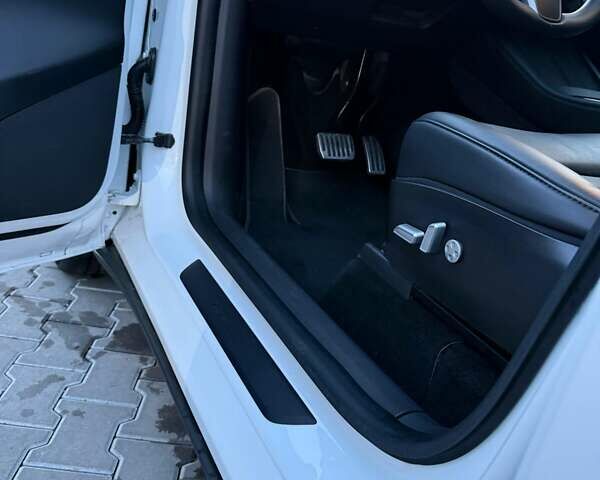 Белый Тесла Model Y, объемом двигателя 0 л и пробегом 132 тыс. км за 20800 $, фото 110 на Automoto.ua
