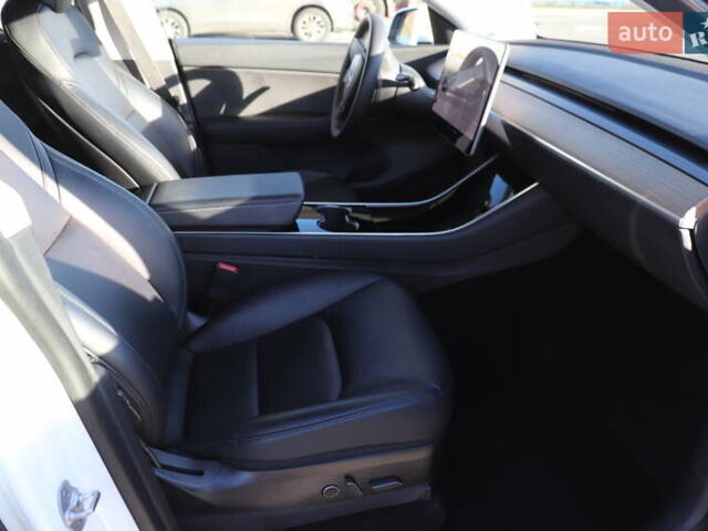 Белый Тесла Model Y, объемом двигателя 0 л и пробегом 162 тыс. км за 22500 $, фото 49 на Automoto.ua