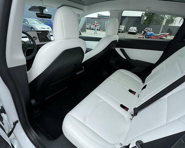 Белый Тесла Model Y, объемом двигателя 0 л и пробегом 23 тыс. км за 44000 $, фото 12 на Automoto.ua