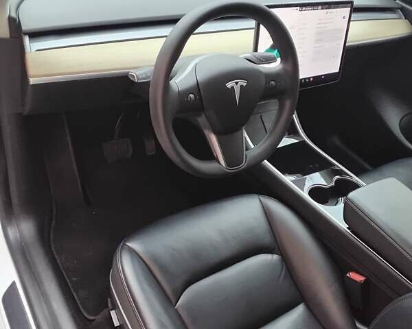 Белый Тесла Model Y, объемом двигателя 0 л и пробегом 67 тыс. км за 19999 $, фото 6 на Automoto.ua