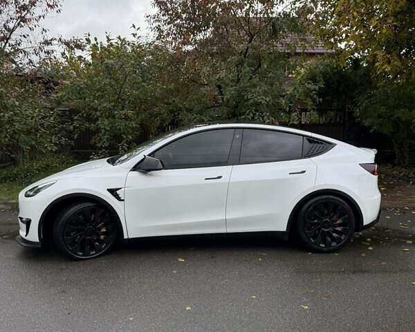 Белый Тесла Model Y, объемом двигателя 0 л и пробегом 62 тыс. км за 28500 $, фото 2 на Automoto.ua