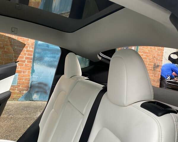 Білий Тесла Model Y, об'ємом двигуна 0 л та пробігом 21 тис. км за 19000 $, фото 52 на Automoto.ua