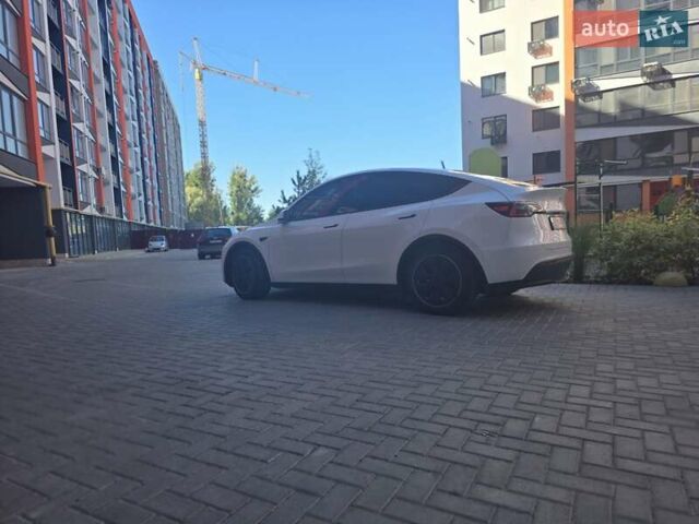 Білий Тесла Model Y, об'ємом двигуна 0 л та пробігом 140 тис. км за 23966 $, фото 4 на Automoto.ua