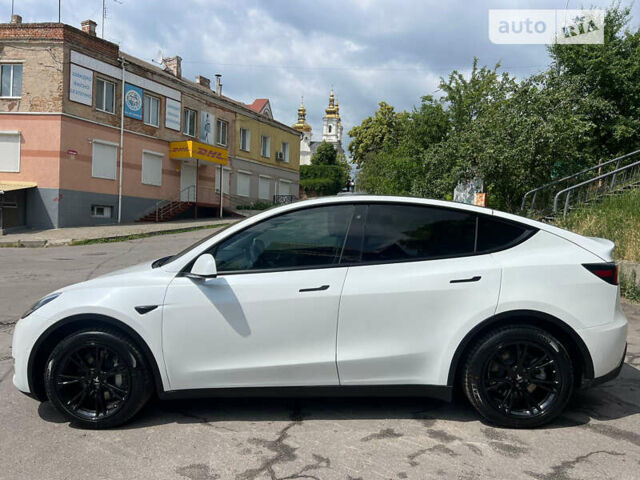 Білий Тесла Model Y, об'ємом двигуна 0 л та пробігом 28 тис. км за 25500 $, фото 1 на Automoto.ua