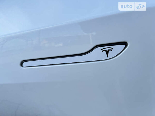 Білий Тесла Model Y, об'ємом двигуна 0 л та пробігом 58 тис. км за 30300 $, фото 3 на Automoto.ua