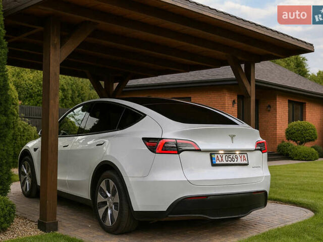 Белый Тесла Model Y, объемом двигателя 0 л и пробегом 116 тыс. км за 21700 $, фото 1 на Automoto.ua