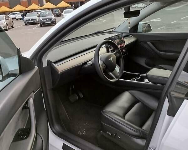 Белый Тесла Model Y, объемом двигателя 0 л и пробегом 98 тыс. км за 23900 $, фото 6 на Automoto.ua