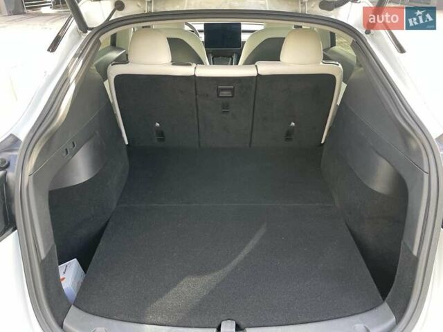 Белый Тесла Model Y, объемом двигателя 0 л и пробегом 65 тыс. км за 32000 $, фото 5 на Automoto.ua