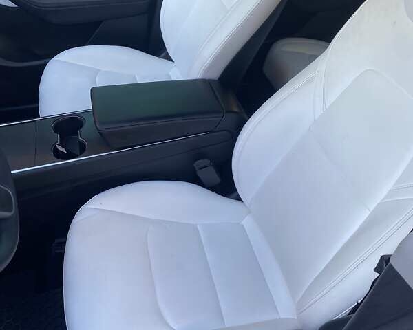 Белый Тесла Model Y, объемом двигателя 0 л и пробегом 21 тыс. км за 19500 $, фото 7 на Automoto.ua