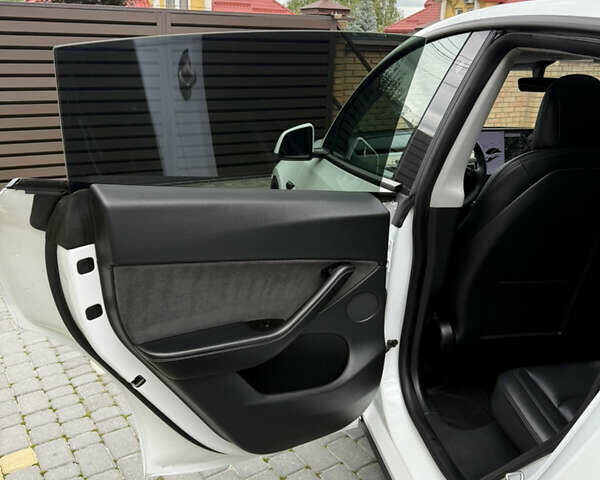 Белый Тесла Model Y, объемом двигателя 0 л и пробегом 98 тыс. км за 23900 $, фото 18 на Automoto.ua
