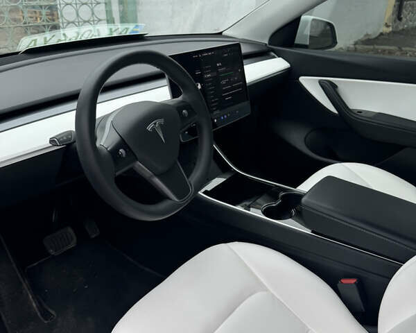 Белый Тесла Model Y, объемом двигателя 0 л и пробегом 120 тыс. км за 20500 $, фото 9 на Automoto.ua