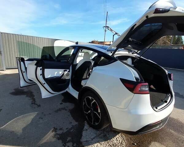 Белый Тесла Model Y, объемом двигателя 0 л и пробегом 113 тыс. км за 24700 $, фото 5 на Automoto.ua