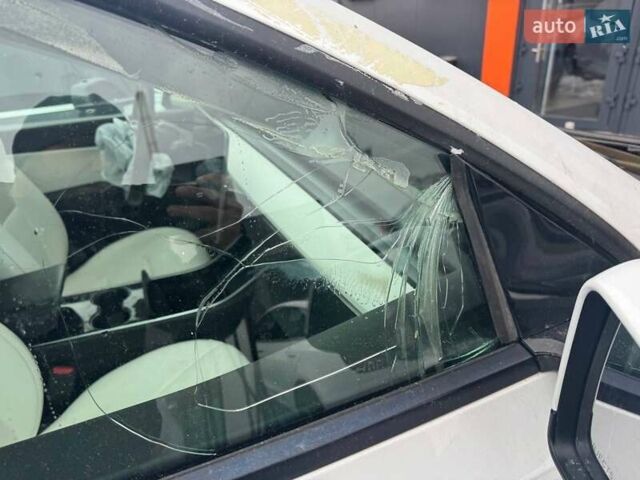 Белый Тесла Model Y, объемом двигателя 0 л и пробегом 98 тыс. км за 15000 $, фото 6 на Automoto.ua