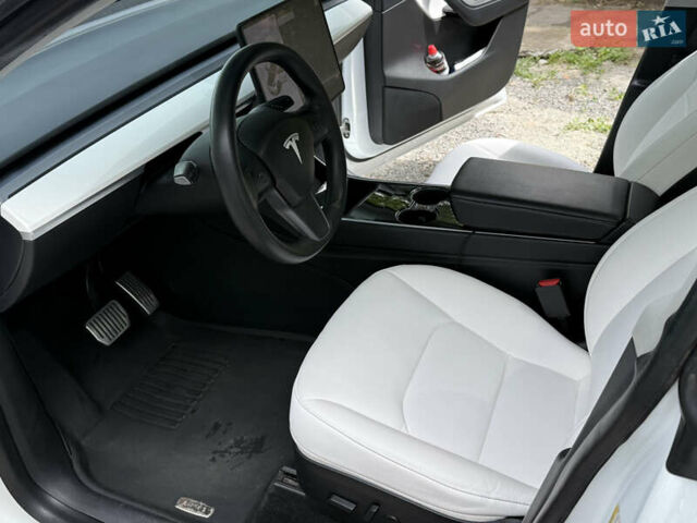 Белый Тесла Model Y, объемом двигателя 0 л и пробегом 86 тыс. км за 27000 $, фото 8 на Automoto.ua