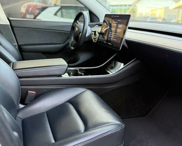 Білий Тесла Model Y, об'ємом двигуна 0 л та пробігом 100 тис. км за 21499 $, фото 27 на Automoto.ua