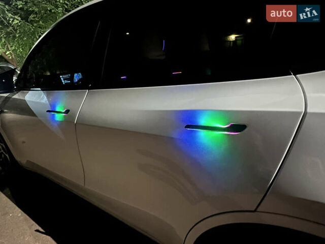 Білий Тесла Model Y, об'ємом двигуна 0 л та пробігом 126 тис. км за 28800 $, фото 4 на Automoto.ua