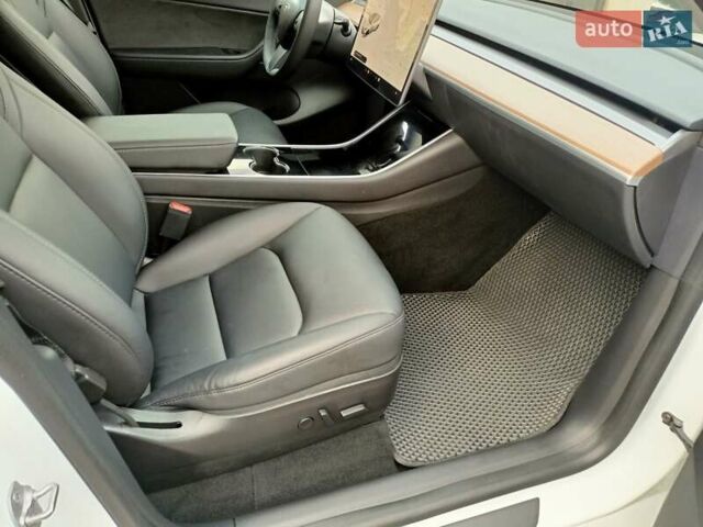 Білий Тесла Model Y, об'ємом двигуна 0 л та пробігом 65 тис. км за 28000 $, фото 6 на Automoto.ua