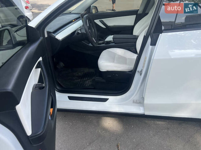 Белый Тесла Model Y, объемом двигателя 0 л и пробегом 31 тыс. км за 29900 $, фото 45 на Automoto.ua