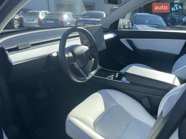 Белый Тесла Model Y, объемом двигателя 0 л и пробегом 158 тыс. км за 26000 $, фото 6 на Automoto.ua