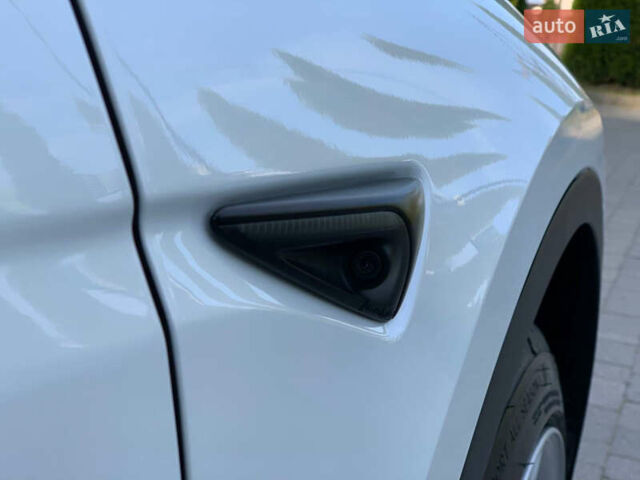 Белый Тесла Model Y, объемом двигателя 0 л и пробегом 35 тыс. км за 26500 $, фото 14 на Automoto.ua