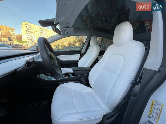 Белый Тесла Model Y, объемом двигателя 0 л и пробегом 55 тыс. км за 23490 $, фото 14 на Automoto.ua